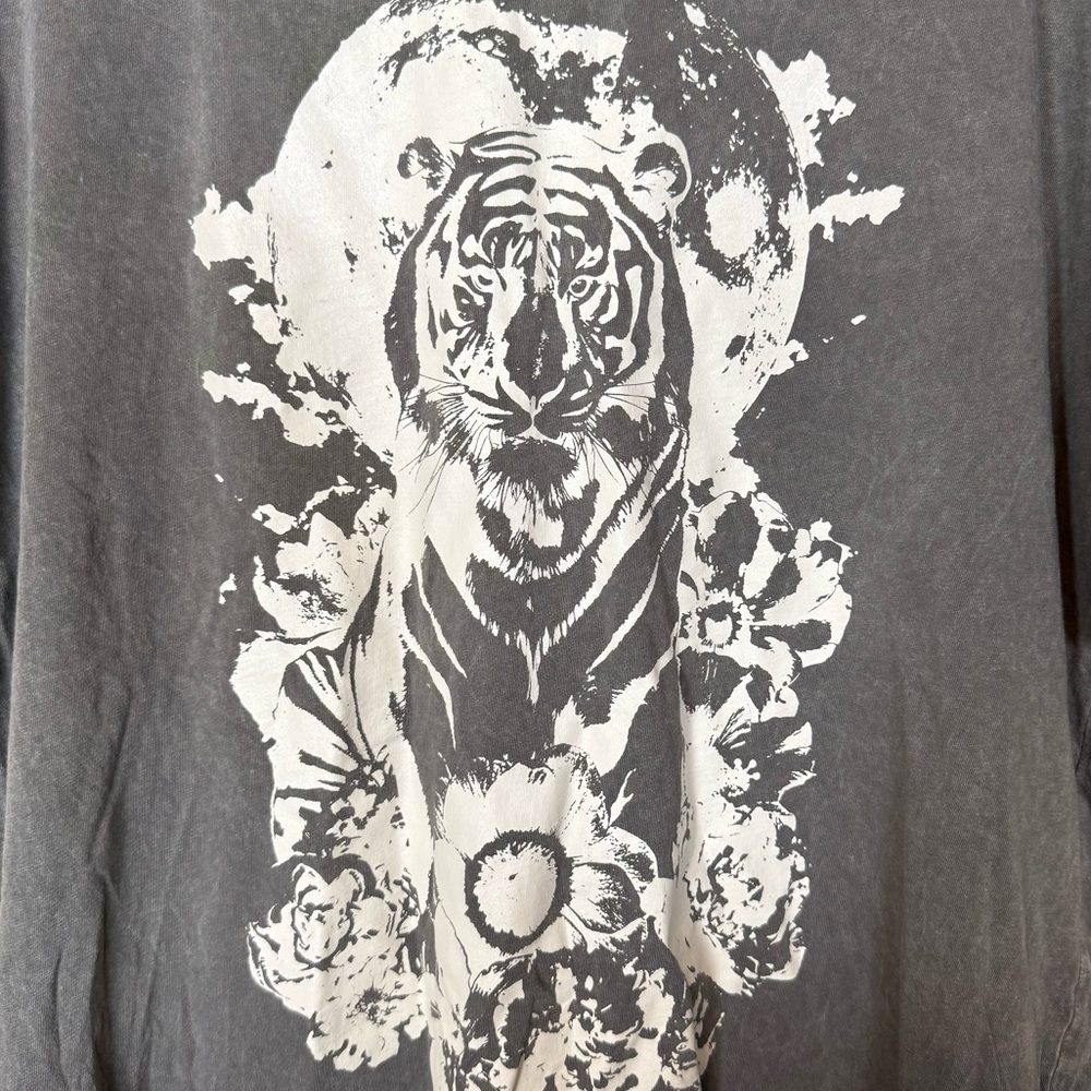Free People x Vintage Canvas Cotton Distressed Tiger Print T-Shirt Size Medium - Picture 5 of 7